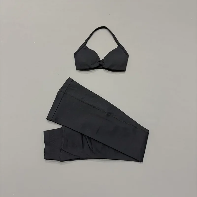 2-teiliges Gym-Set für Damen: Neckholder-Sport-BH mit Raffung und High-Waist Slim Flare Leggings – Dehnbarer Sportanzug für Yoga und Laufen – Detail 12