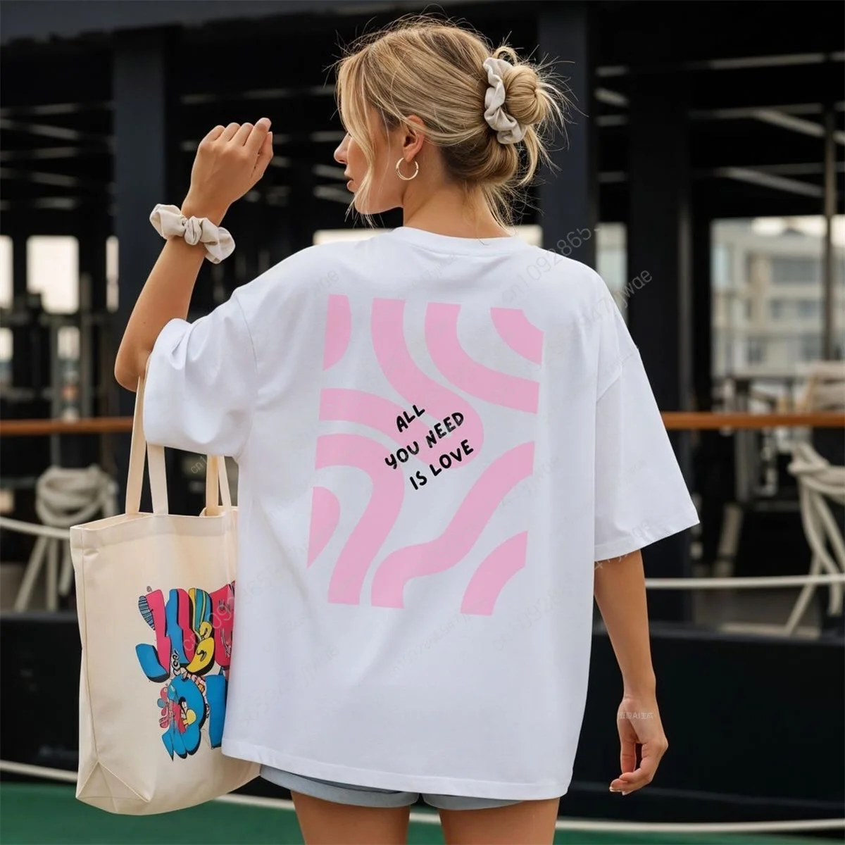 camiseta-grafica-estilo-praia-de-verao-com-slogan-all-you-need-is-love-camiseta-de-manga-curta-para-casal-fashionavel