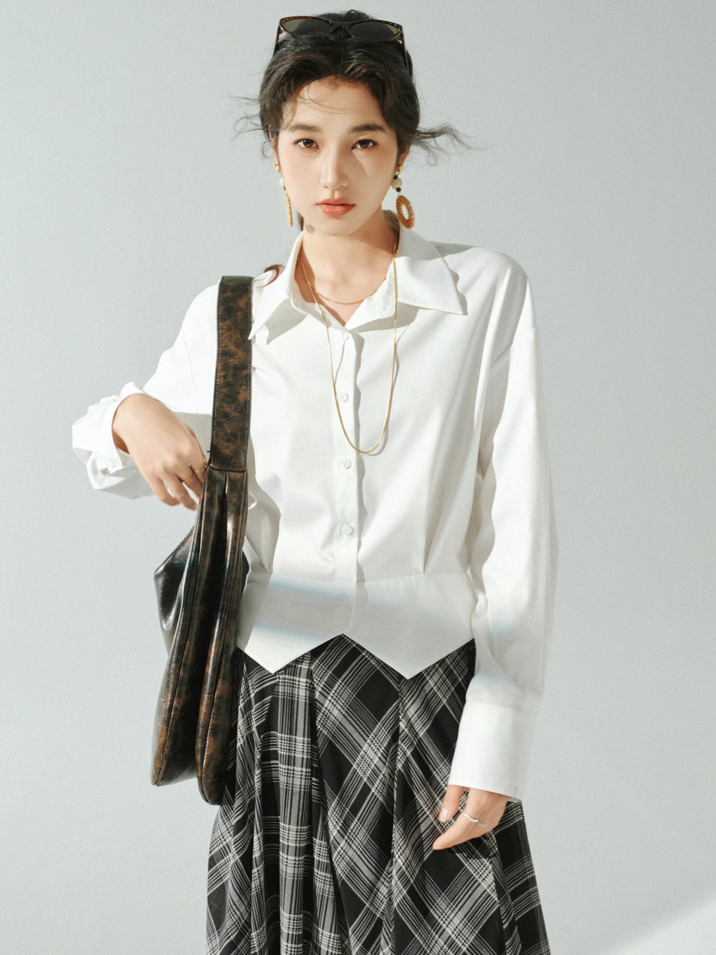 Elegant Striped Shirt Casual Slim Blouse Chic Collared Top for Women Autumn Office Wear Long Sleeve Split Hem Fashion Outfit