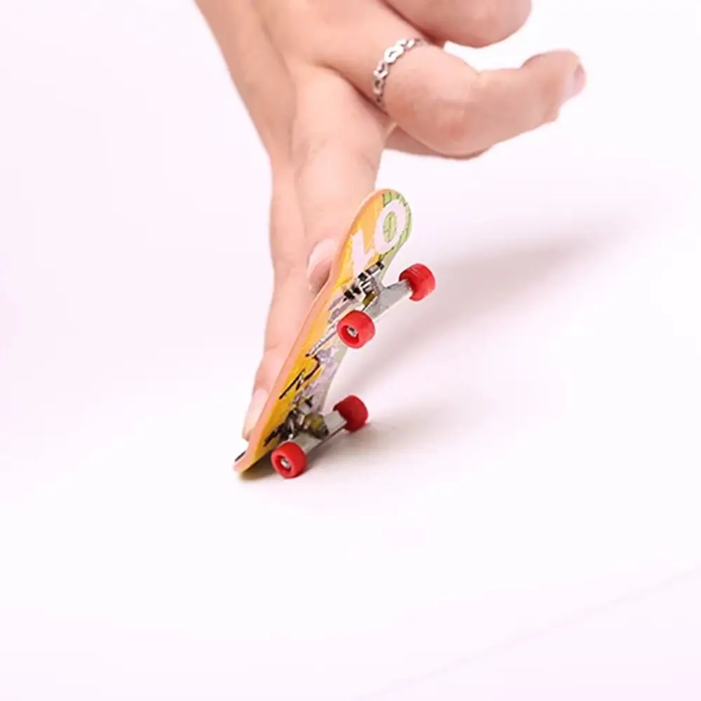1Set Langlebige Finger Training Skate Park Rampe Set Lustige Kunststoff Tech Praxis Deck Schwarz Finger Skateboards Extreme Sport
