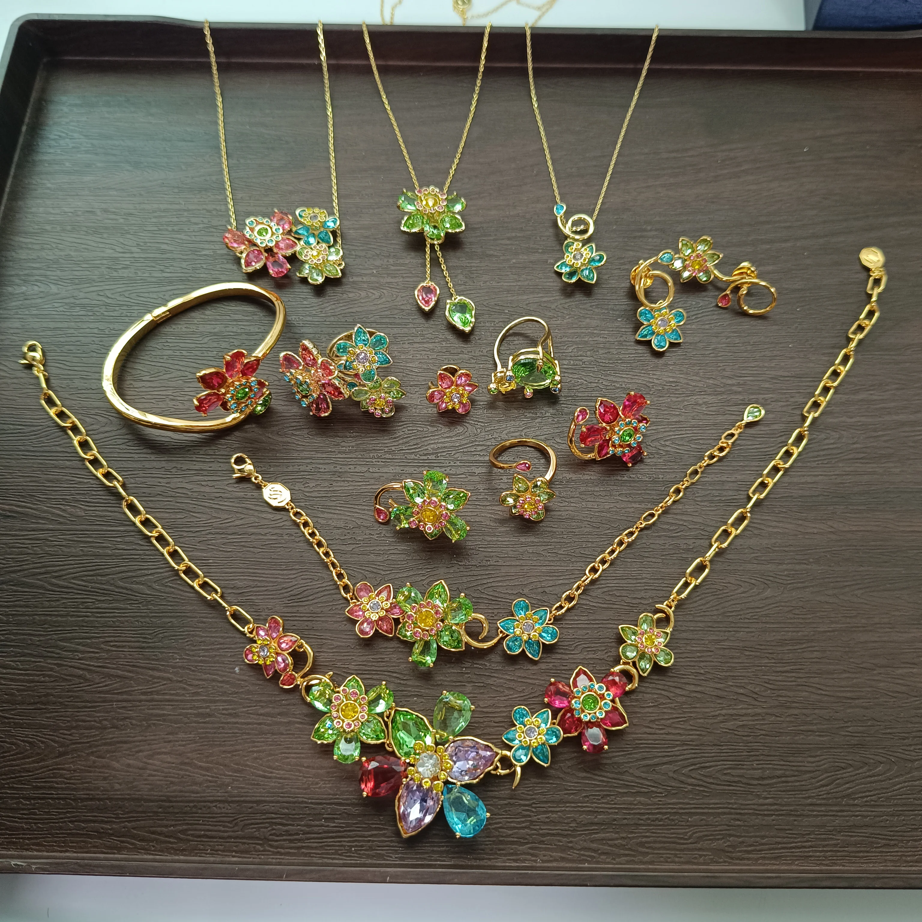 

Gorgeous Butterfly Jewelry Set with Mixed Cut Stones, Pave Setting & Gradient Gold Plating - Perfect for Daily Wear