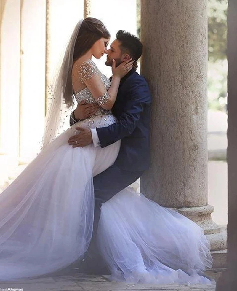 Abiti da sposa A maniche lunghe di lusso arabo Dubai una linea di abiti da sposa con perline trasparenti con scollo tondo per le donne Tulle Vestidos De Novia