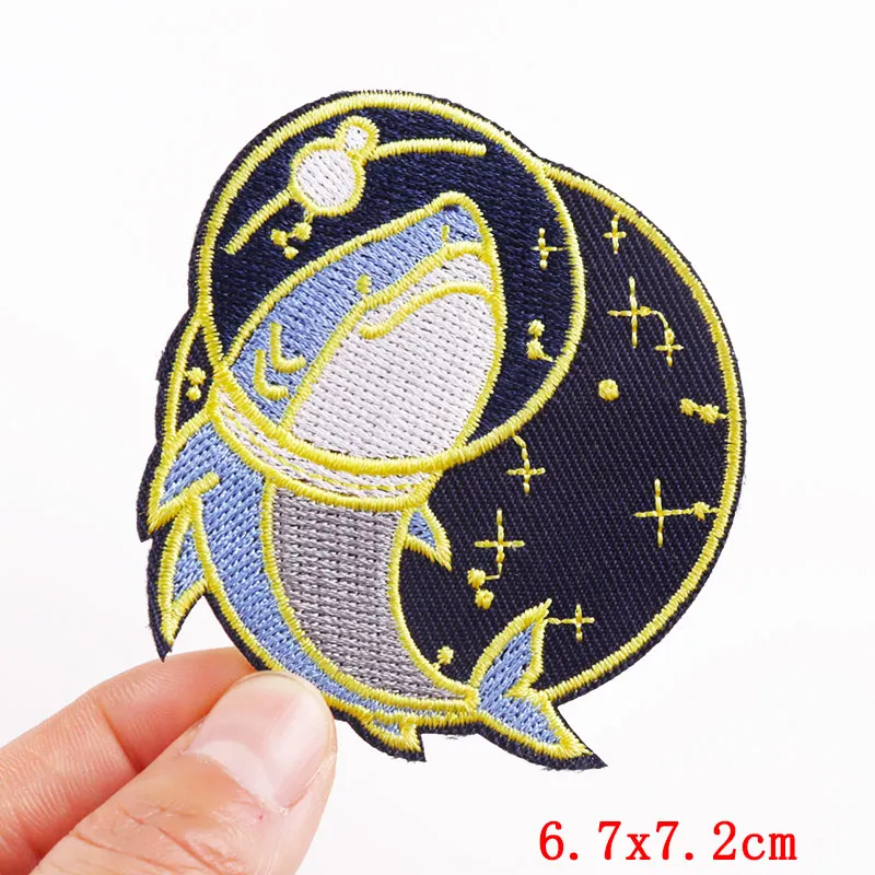 Space Patch Planet Iron On Patch per abbigliamento balene toppe ricamate su giacche vestiti Patch per cucire adesivi fai da te distintivi