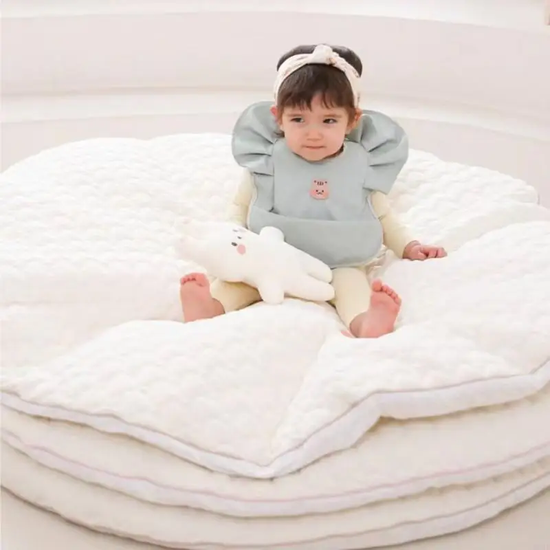 

Q22D Nursery Essential Circular Play Mat Soft Washable Cotton Rug with Embroidered Animals Portable Play Mat for Kids Room