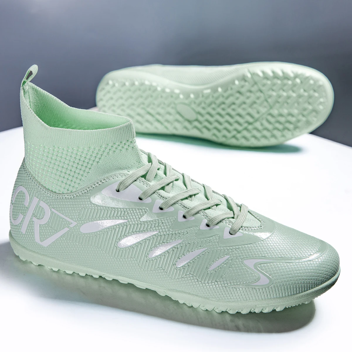 

Sports men's soccer shoes with TF broken nails effectively protect ankles, durable rubber outsole