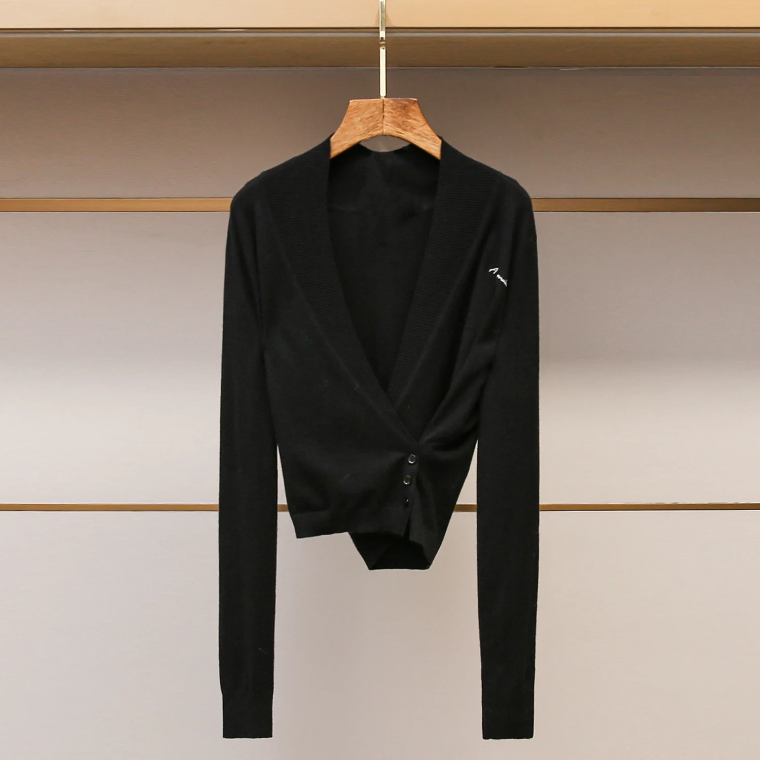 

Элегантный женский вязаный кардиган с V-образным вырезом, длинными рукавами, приталенный, с надписью, для повседневной носки, осень-зима, новинка, повседневный стиль