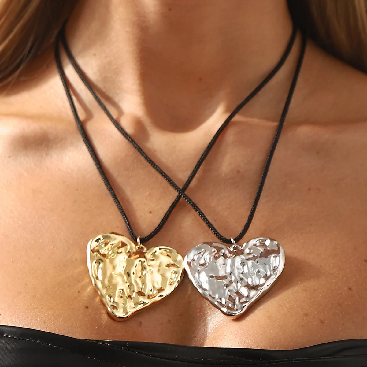 N12862 fashionable retro alloy love pendant necklace, temperament versatile drawstring heart-shaped collarbone chain for women
