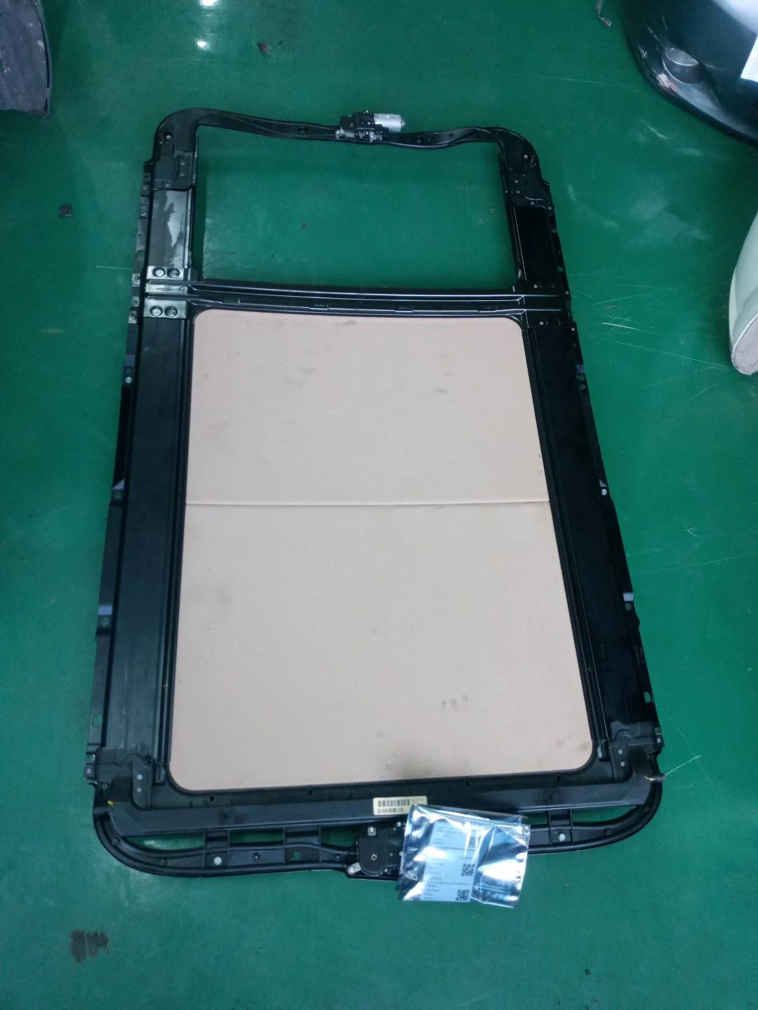 For BMW E70 Sunroof Assembly For Bmw Hiace Model Condition Used Made Of Glass CCC Certified