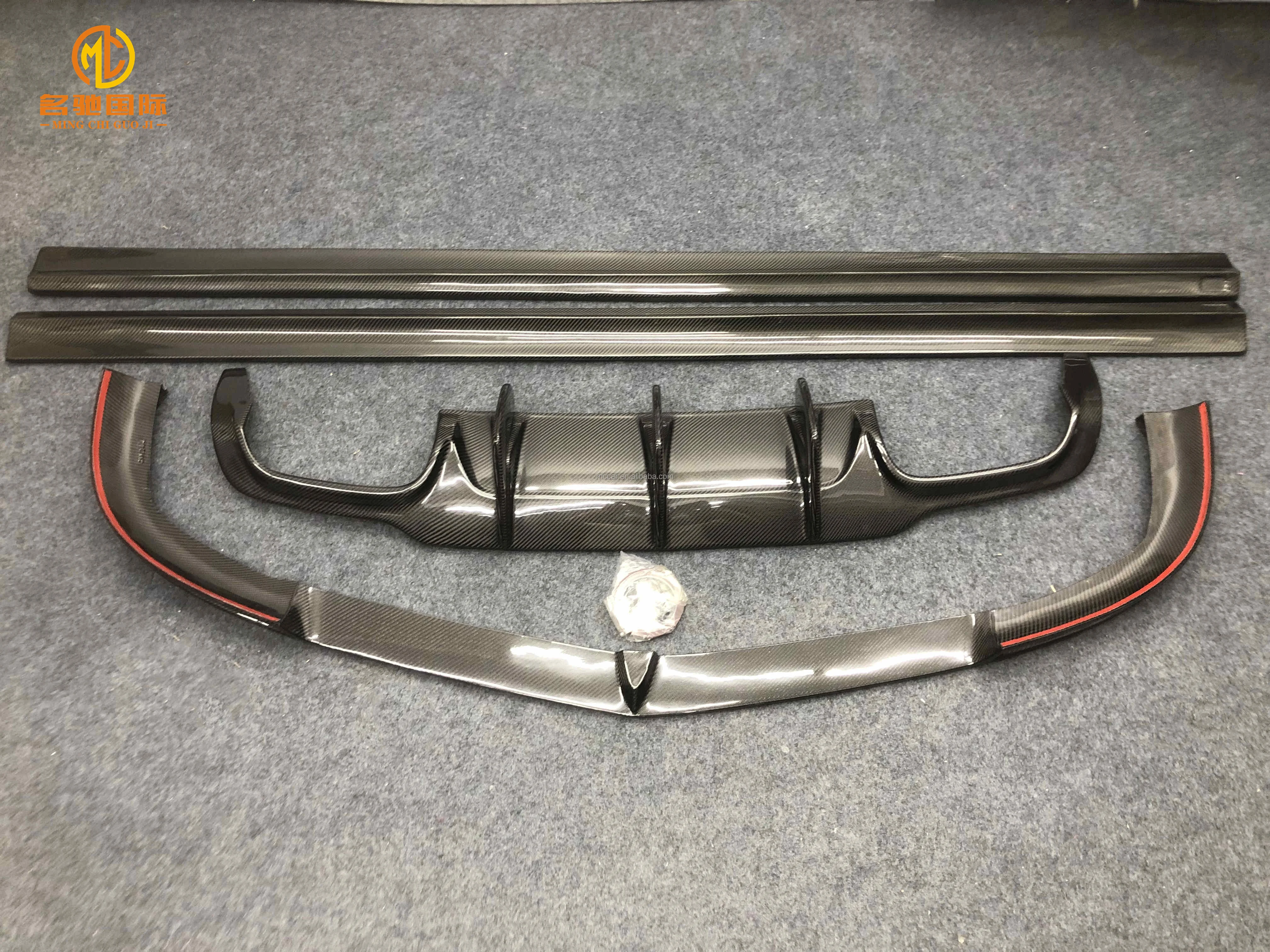 High Quality C63 AMG Front Lip Side Skirt Diffuser For Mercedes Benz W204 C63 Carbon Fiber Body Kit