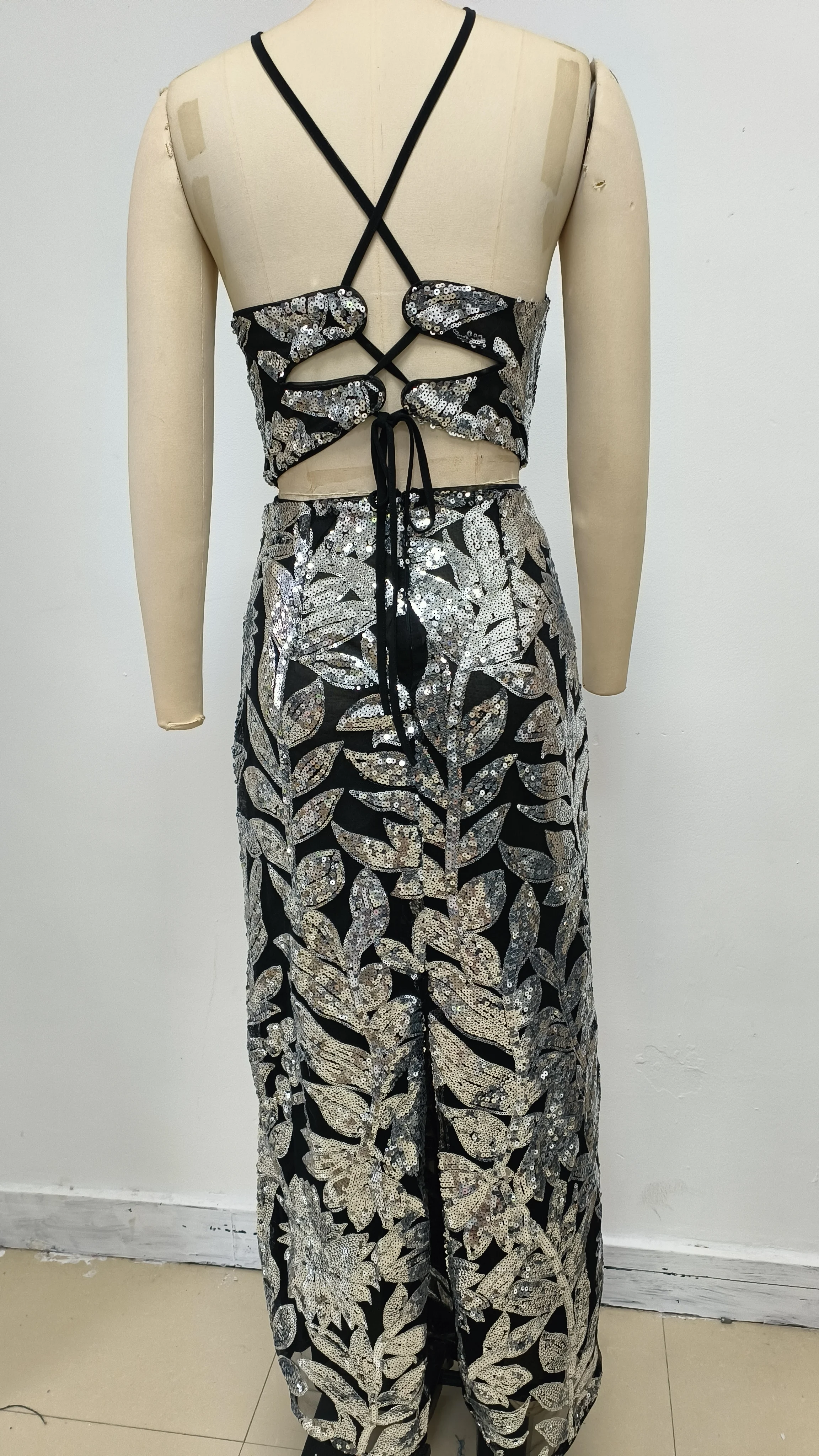 女性の高級エレガントなシルバースパンコール刺繍ノースリーブカットアウトマキシロング誕生日ドレスセレブイブニングパーティーガラドレス