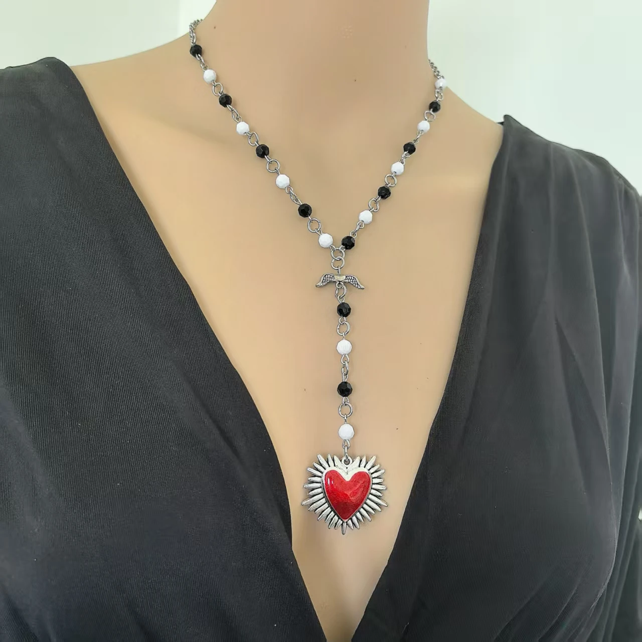 Niche Personality, Fashion Show Necklaces, Black and White Bead Collision, Butterfly Bow, Red Heart Pendant Necklace