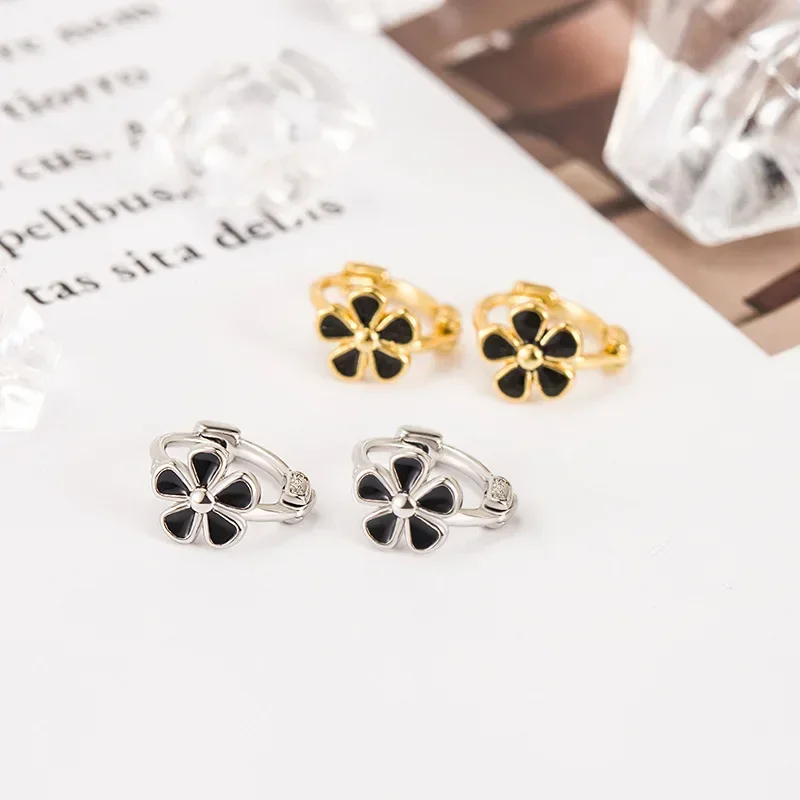 Wholesale Simple Delicate Black Flower Hoop Earrings for Women Girls Daughter Hypoallergenic Jewelry Accessory