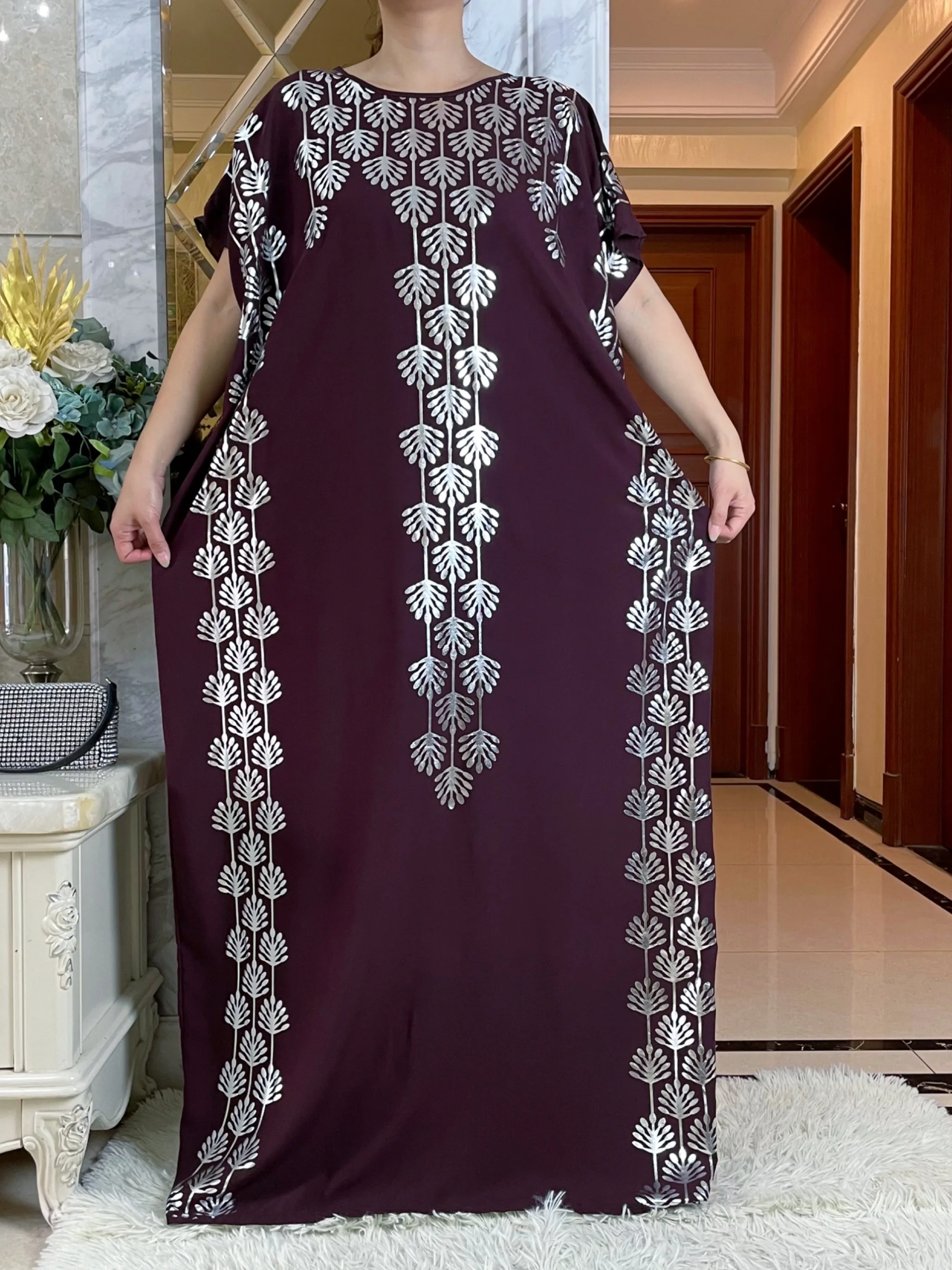 2024 neue Abaya für Frauen Sommer Kurzarm Baumwoll kleid Gold Stempel lose Dame Maxi Islam afrikanischen Kleid mit großem Schal