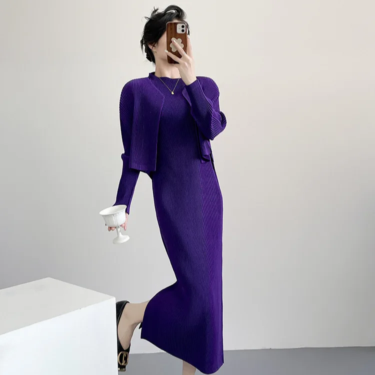 

Miyake Folds 2026 New Set of Female Fashion Simple Elegant Temperament Commuter Two-piece Solid Color Draped Cardigan Dress Set