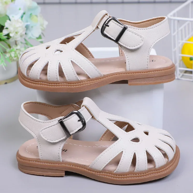 Girls Sandals 2023 New Children\'s Hollow Soft Sole Shoes Carved Fashion Princess Shoes Beach Shoes Hot Cut-outs Princess