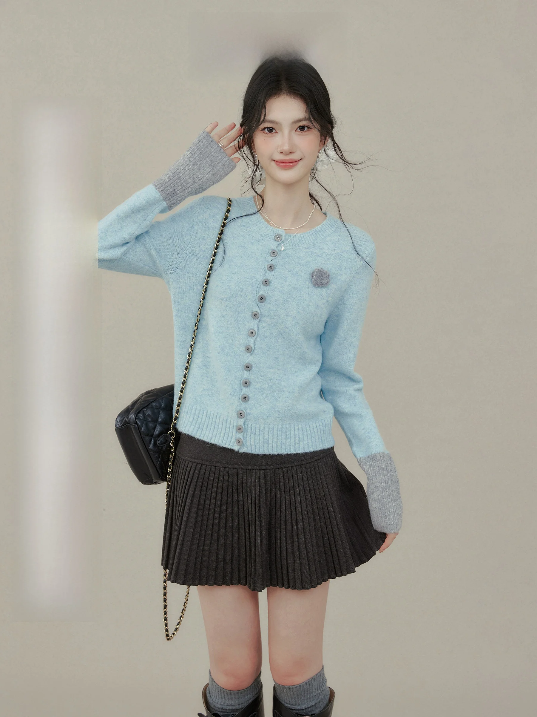 

Ouyang Xi Late Wind Knitting Dr Blue Long Sve round Ne Women's Knitted Cardigan Splicing Design Autumn New Sle