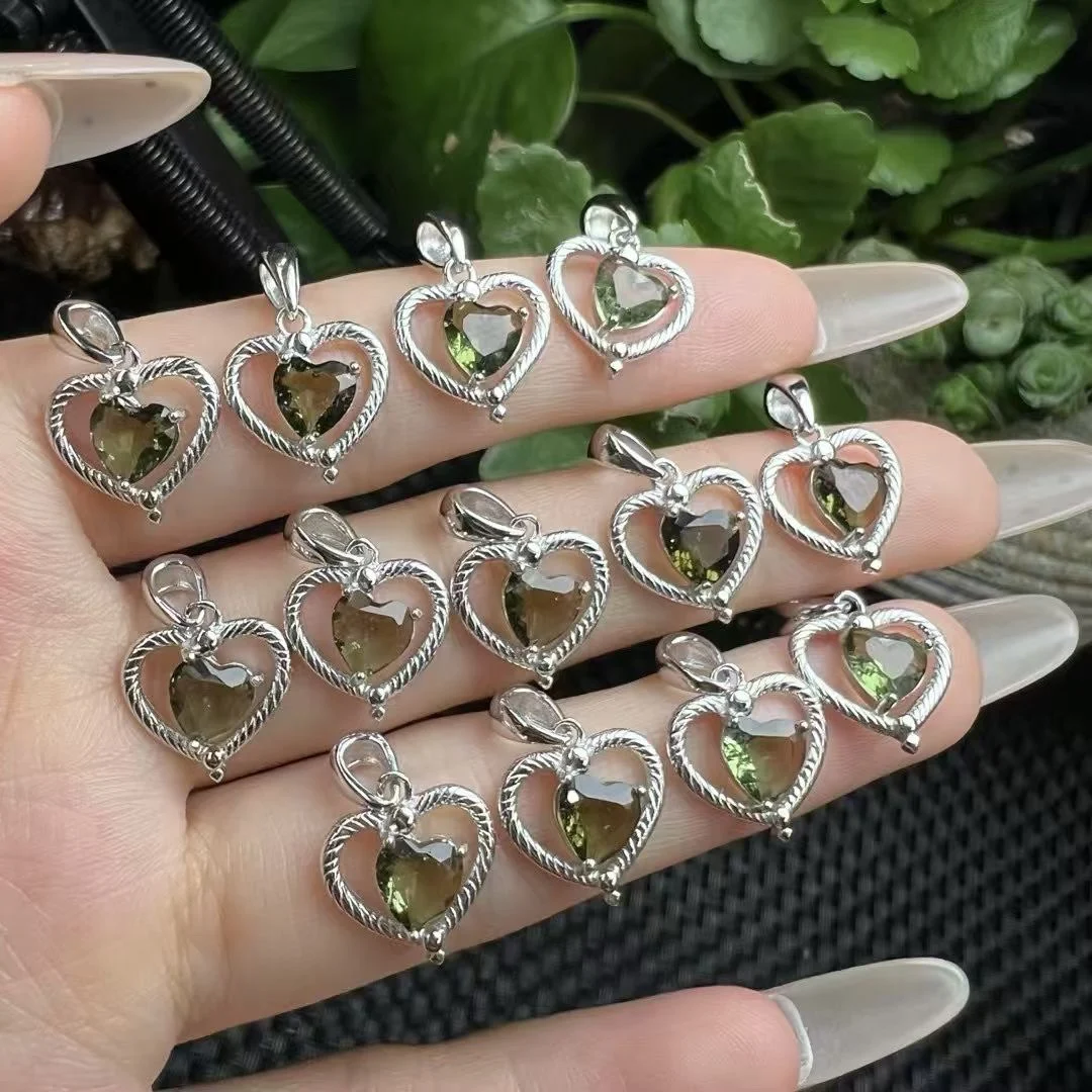 1 قطعة Fengbaowu الطبيعية مولدافيت القلب قلادة 6 مللي متر الأوجه القلب 925 فضة الريكي أحجار استشفاء مجوهرات هدية للنساء