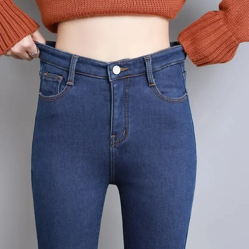 2024 Frauen Thermo Jeans Winter Schnee warm Plüsch Stretch Jeans Dame dünn verdicken Studenten Jeans hose Fleece Mutter Pelz Hose