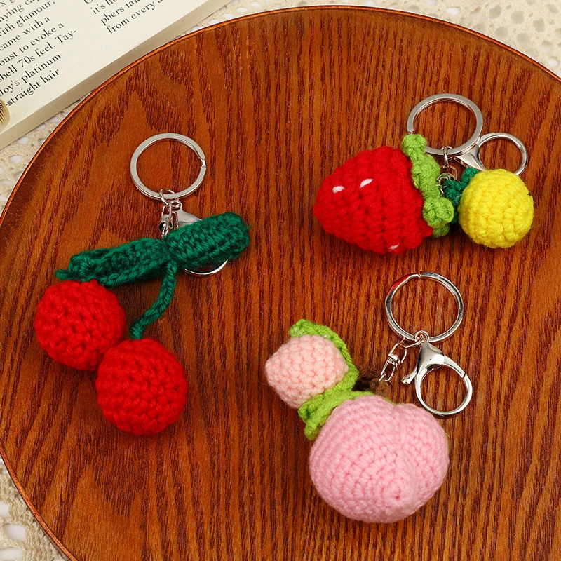 Cute Knitting Fruit Keychain Creative Knitted Strawberry Car Keys Keychain Wholesale Weaved Avocado Keyrings for Bag Accessories