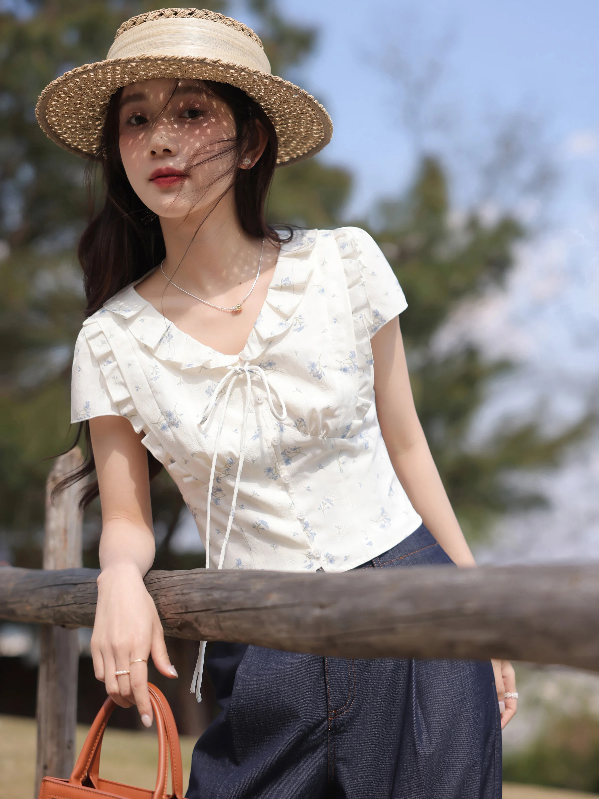 Women Sweet Ruffled Floral Short Sleeve Blouse Summer Cropped Shirt Cute Fitted Vintage Top with Lace Detail and Youthful Design