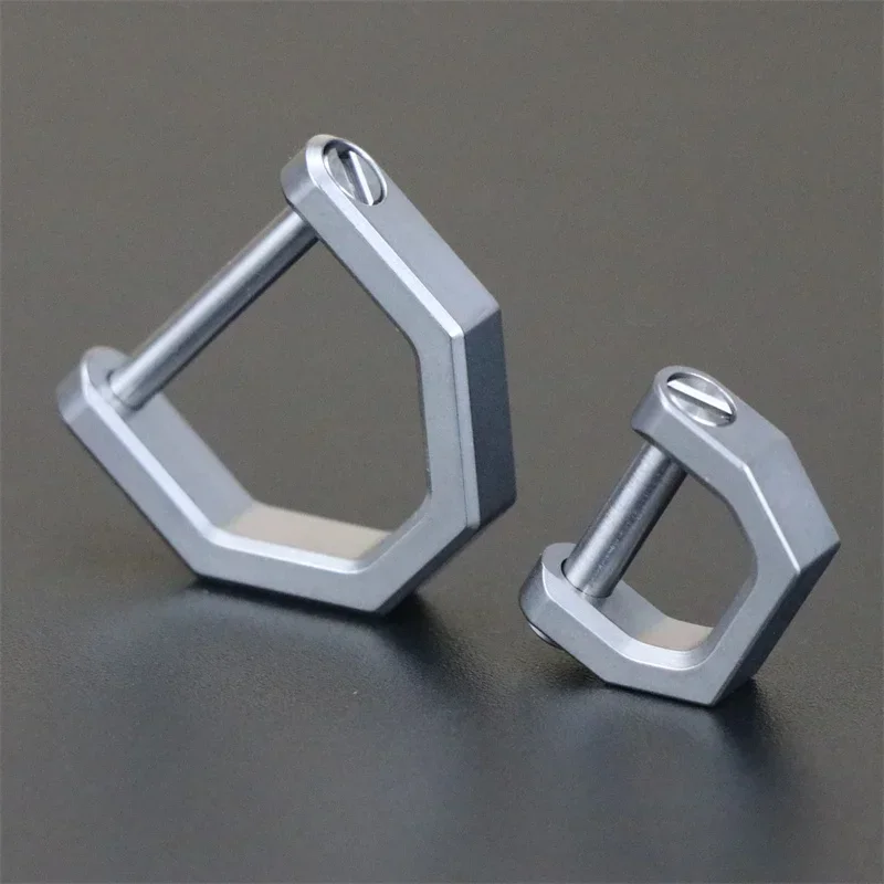 Titanium alloy car key buckle metal horseshoe buckle to solve the problem of car key perforation
