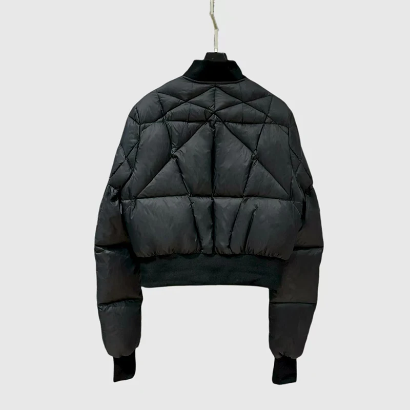 Chaqueta corta de plumón para mujer, chaqueta de motociclista elegante y cálida, chaqueta de retazos acolchada con diamantes, alta calidad, 2025, recién llegado