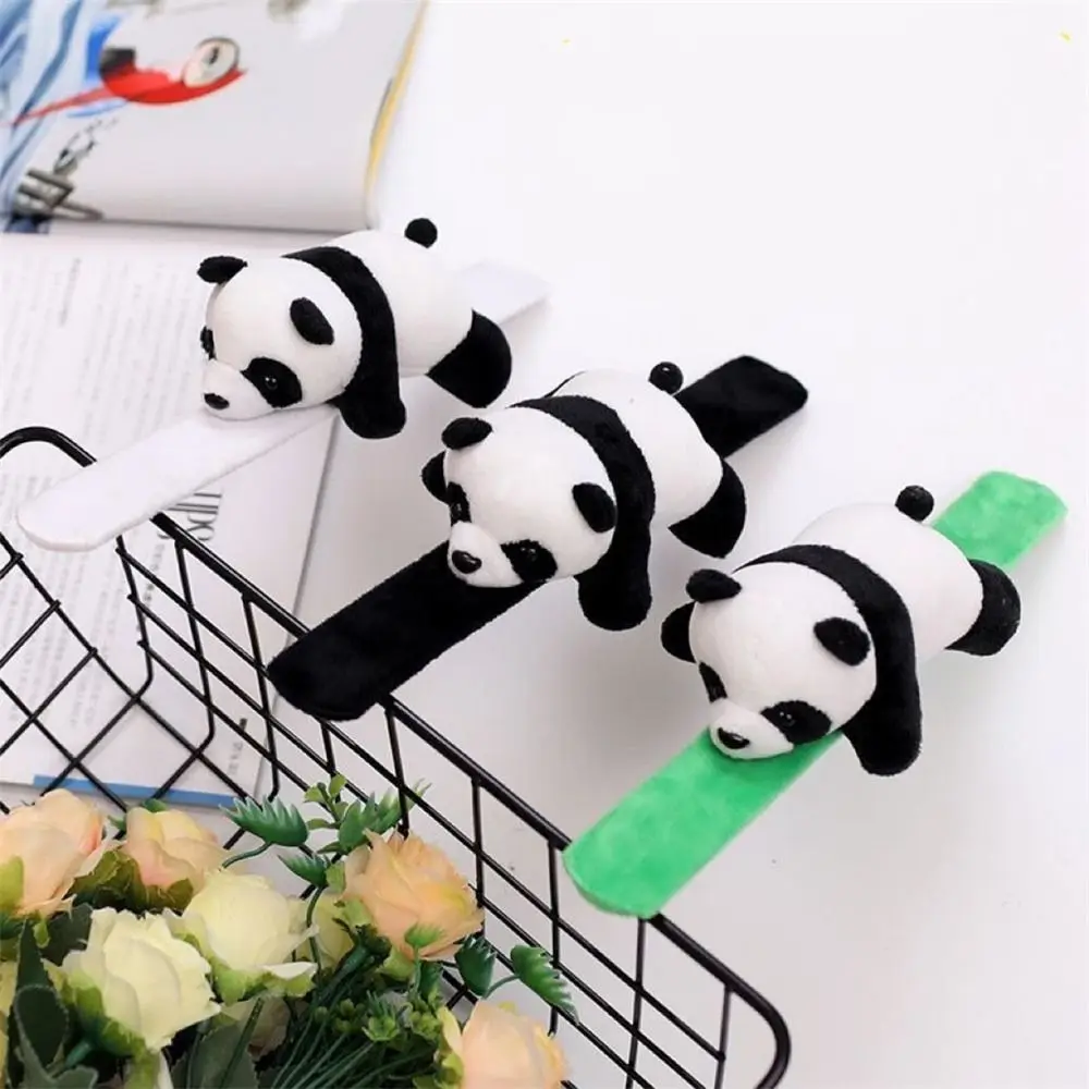 Polsino con panda di peluche Anello a mano in peluche super morbido e confortevole Decorazione da polso Kawaii Clap Circle Toy Giocattoli per bambini