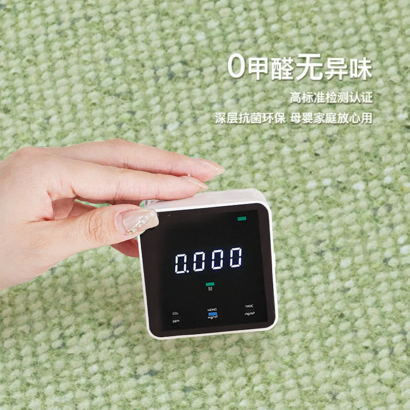 O tapete verde é resistente a manchas e fácil de cuidar de