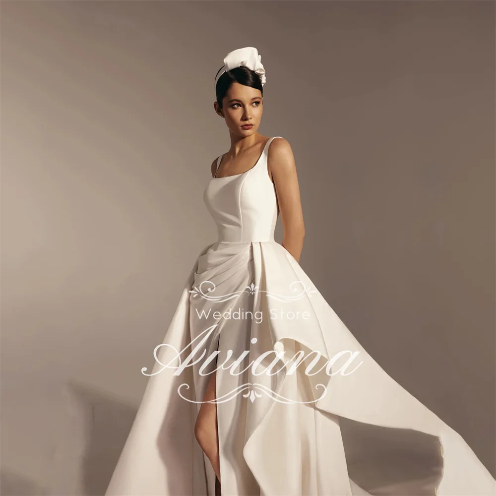 Aviana op maat gemaakte trouwjurk bruidsjurk vierkante halslijn spaghettibandjes satijnen stof hoge split asymmetrisch ontwerp elegant