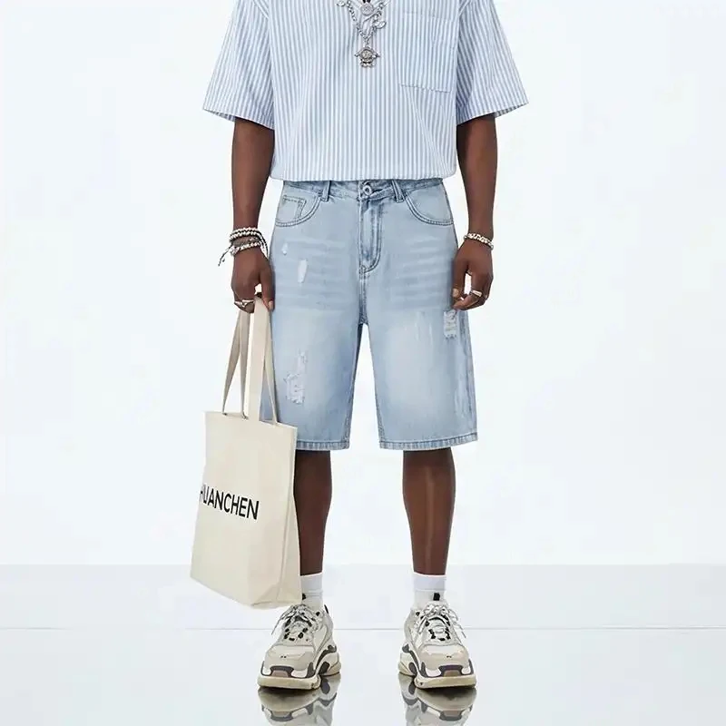 

Мужские летние джинсовые шорты 2026: тонкие, легкие, свободного прямого кроя, рваные, повседневные, больших размеров, яркие, до колена