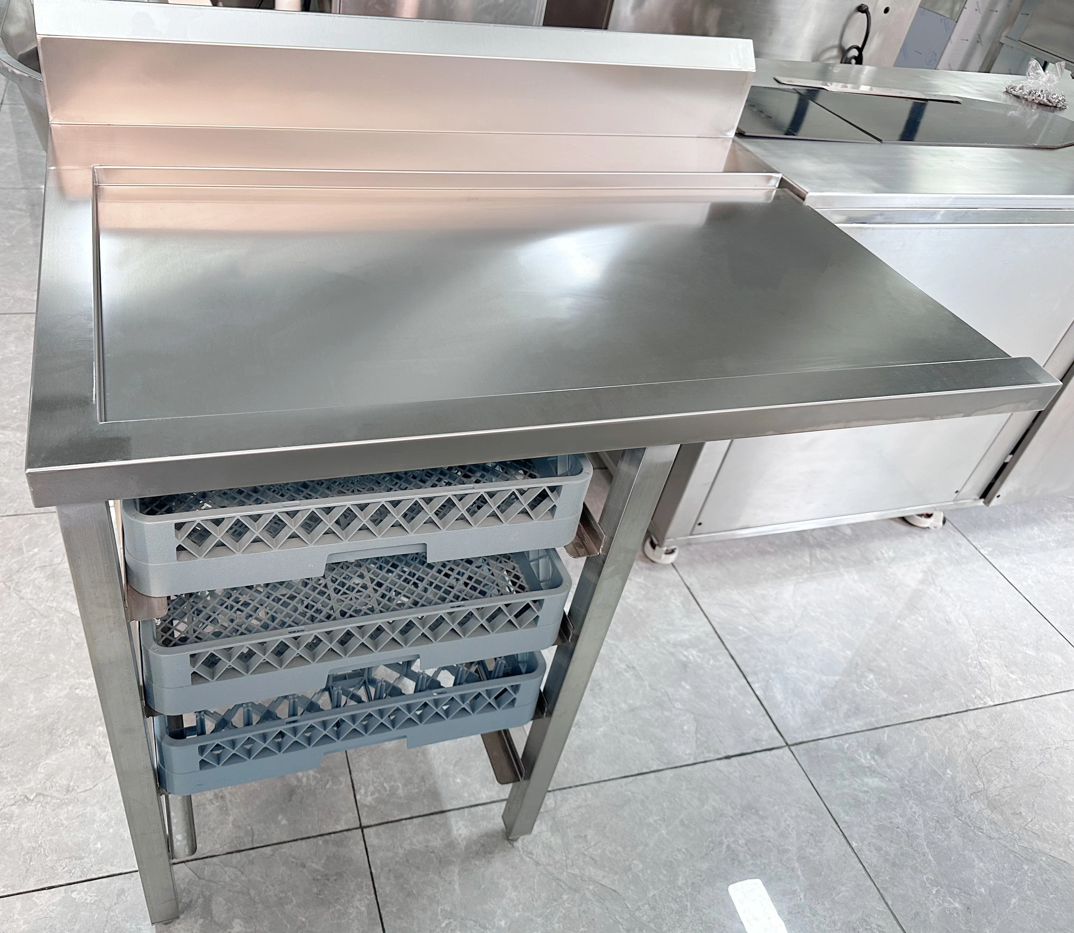 

Commercial Premium Storage Rack with Dish Collection Table 304 Stainless Steel for Hotels & Restaurants Dishwasher Included