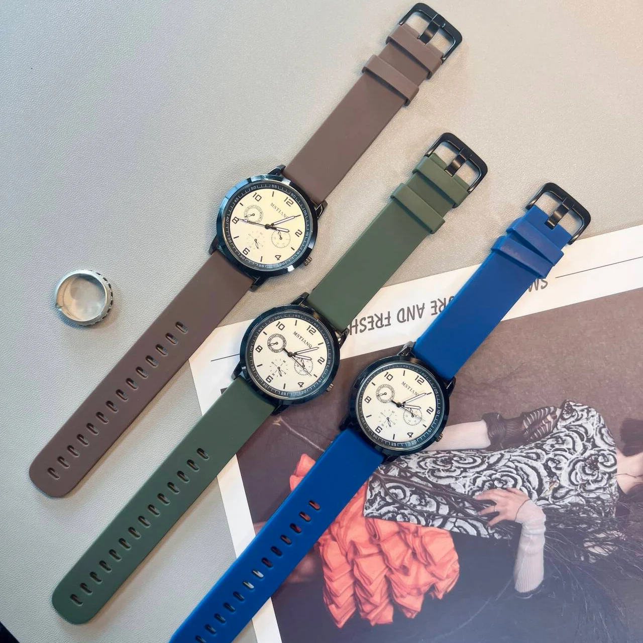 Small niche watches for boys and girls, simple and cool style, quartz watches for teenagers and high school students' exams