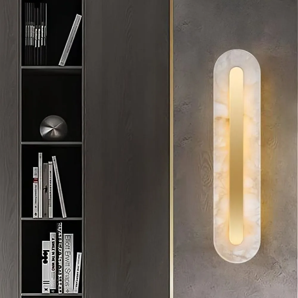 Lampada da parete moderna e semplice interamente in rame di lusso leggero, sfondo del soggiorno, lampada da corridoio per scale, marmo