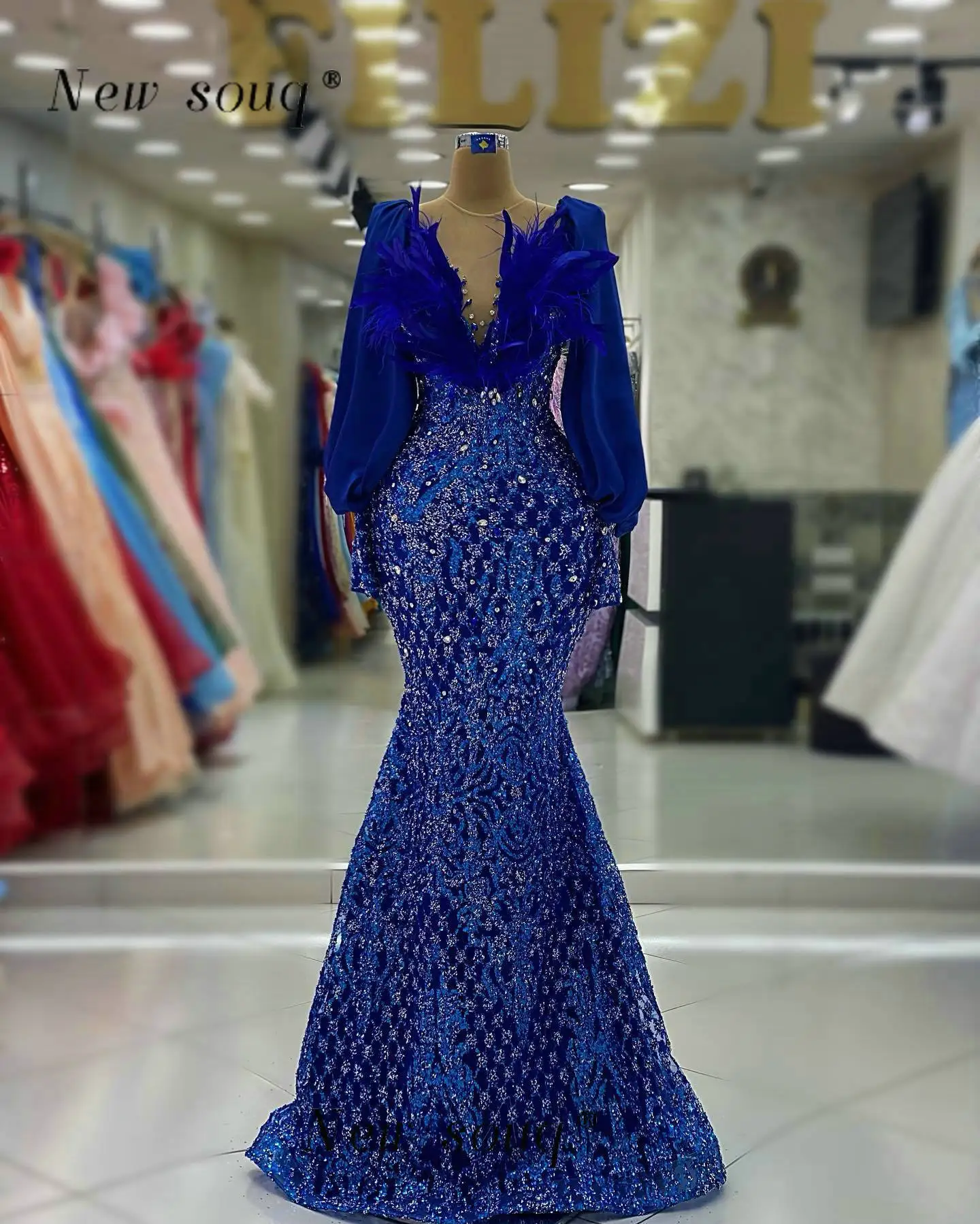 Vestidos de noche de sirena azul real con plumas de Dubái, mangas largas hinchadas, vestidos de fiesta formales de ceremonia con lentejuelas brillantes a la moda