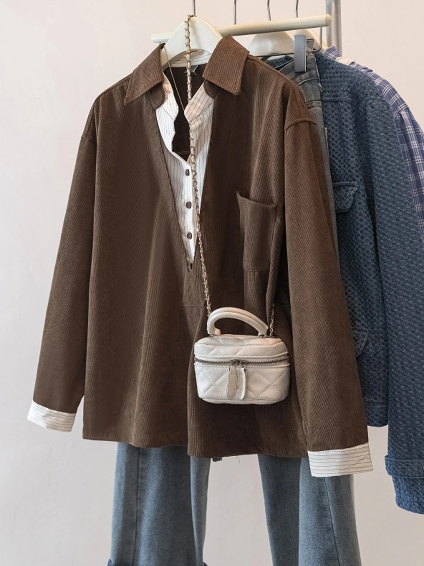 

Slimming Effect V-Ne Patchwork Long Sve Corduroy irt Women's plus Size Spring Faion Design False Two-Piece Top