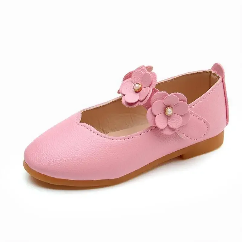 2019 estate Ragazze Principessa Scarpe in pelle per bambini Scarpe eleganti Sandali Fiori Moda Matrimonio bianco Scarpe basse per la scuola dei