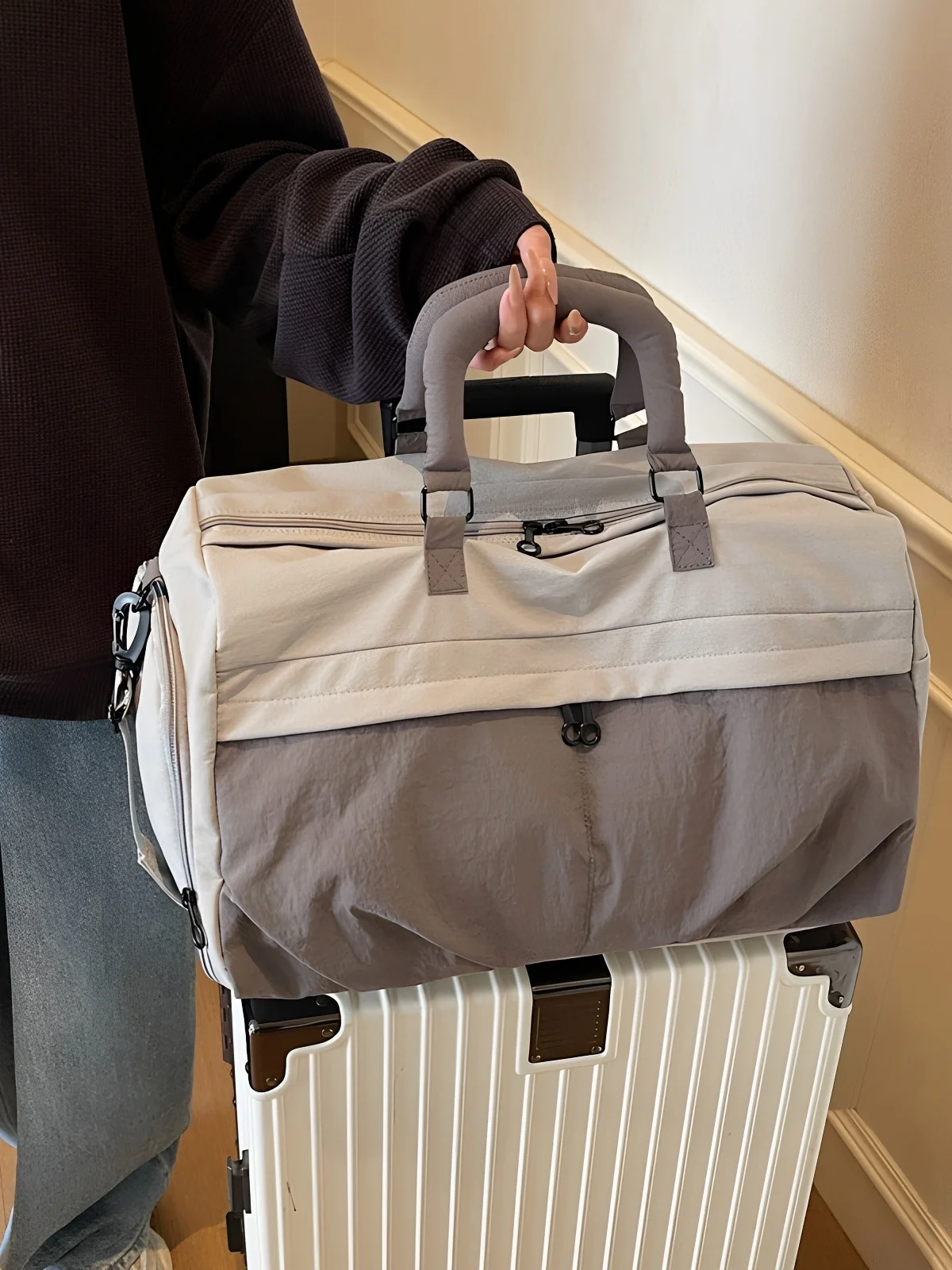 large-capacity-fashionable-travel-bag-for-men-and-women-handheld-short-trip-luggage-bag-sport-fitness-bag-wet-and-dry-separation