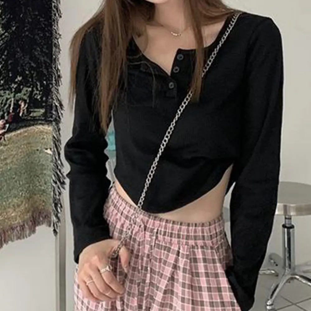 เสื้อครอปแขนยาวทรงเข้ารูป ดีไซน์ทันสมัย รุ่นใหม่ล่าสุด ปี 2025