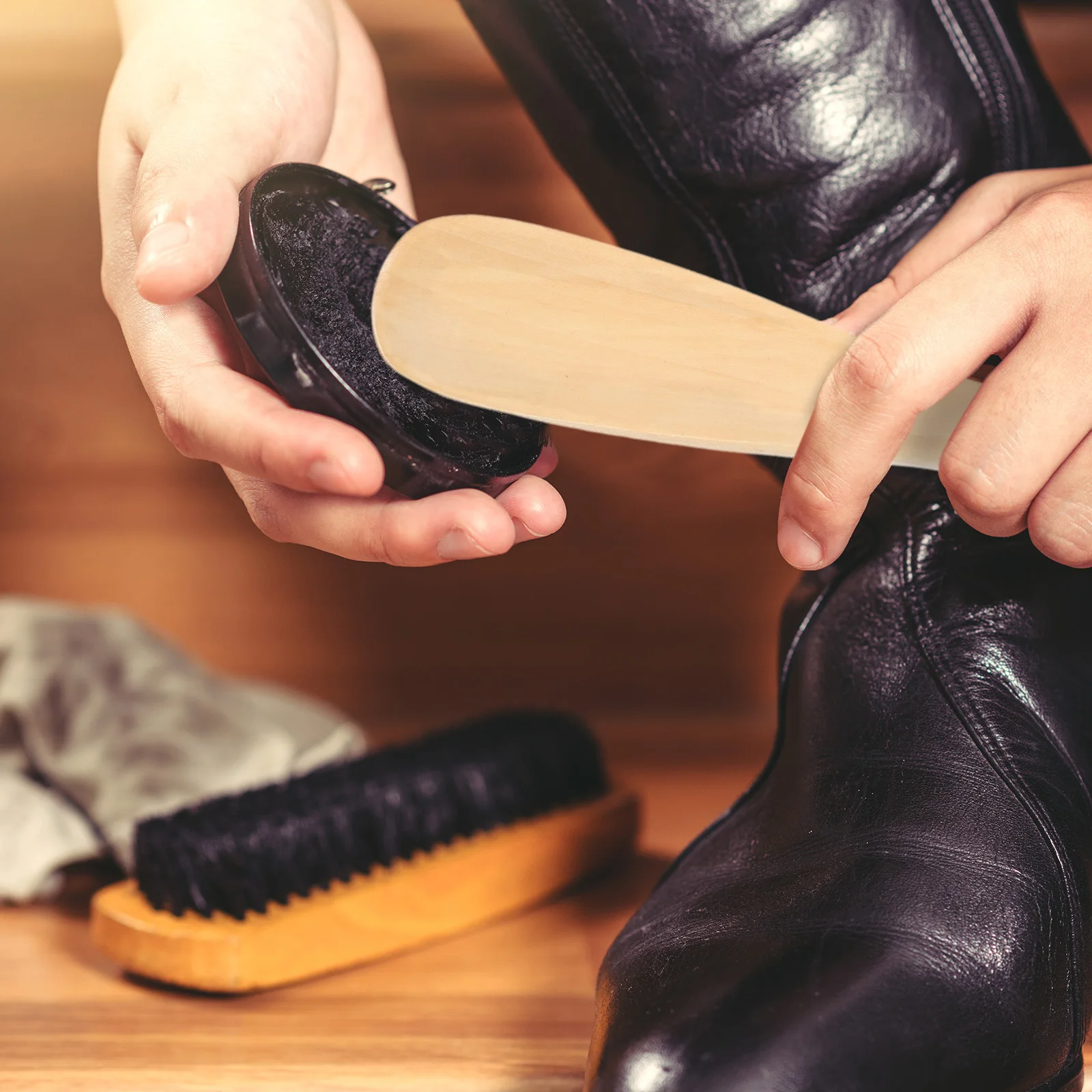 

Wooden Wax Applicator with Slanted Edge Design Smooth Waxed Canvas and Seam for Boots Zippers Waterproofing Portable