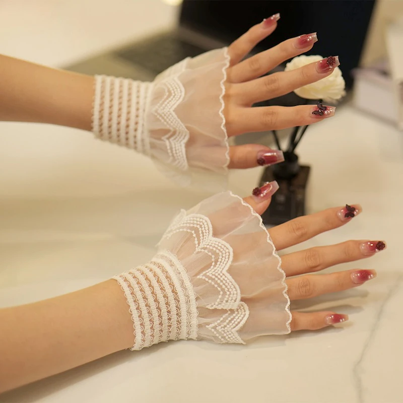 1Pair White Lace Mesh Lace Sleeves Nail Art Fake Pleated Cuff Manicure Props Beautiful Gentle Fake Cuffs Decorative