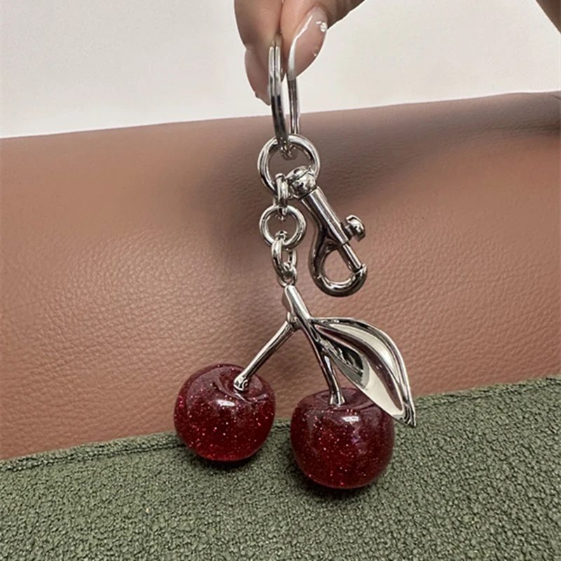 Accesorio con dije de cereza de cristal brillante rojo oscuro para bolso de entrenador, bolso de hombro, llavero de cereza para mujer, pieza de