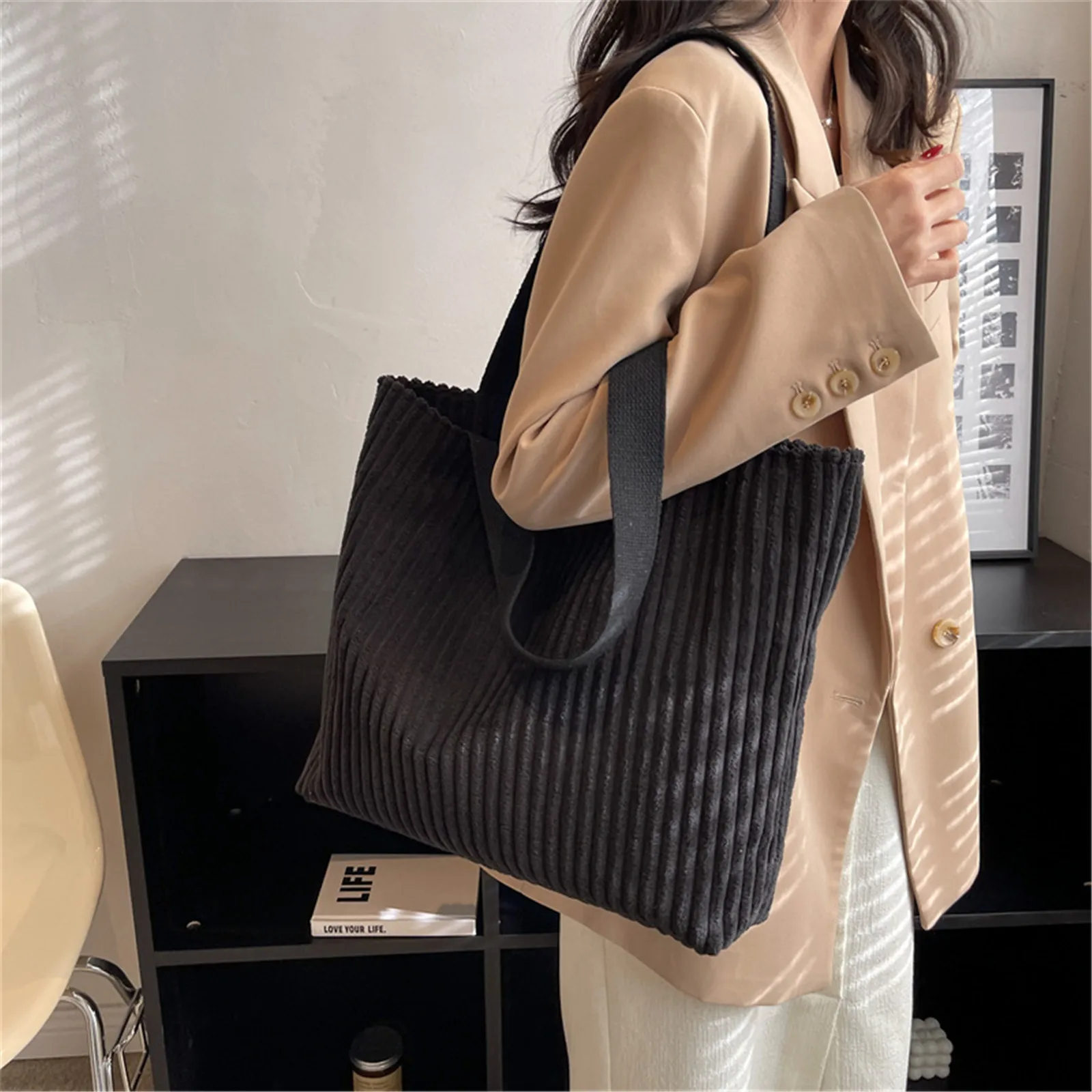 Soft Corduroy Handbags for Women Winter Shoulder Bag Vintage Casual Large Capacity Shopping Bags Ladies Commuter Zipper Totes