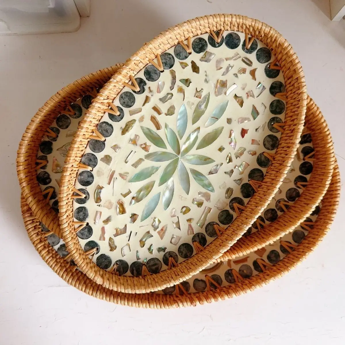 Rattan Fruit Plate Fruit Basket, Oval Hand-woven Shell Tray Household Living Room Snack Desktop Storage Trays