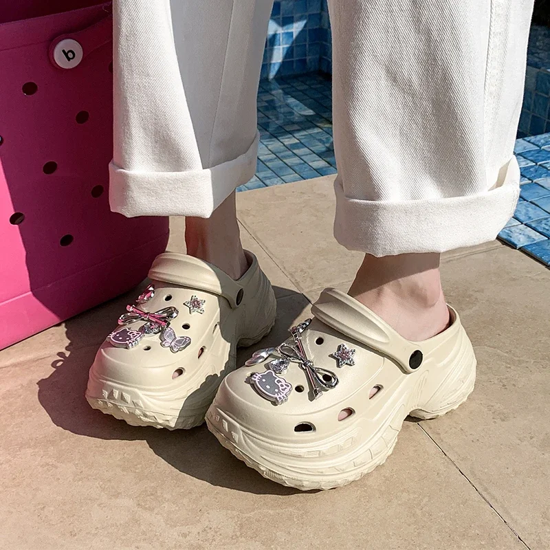 

Женская обувь, 2025 г., женские тапочки с закрытым носком, модные повседневные тапочки с металлическими украшениями, женские новые бестселлеры, тапочки на платформе