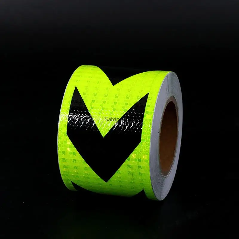 10Cm * 25M Pvc Zelfklevende Reflecterende Stickers Fluorescerende Zwarte Pijl Tapes Road Verkeer Bouwplaats Auto reflector Strips