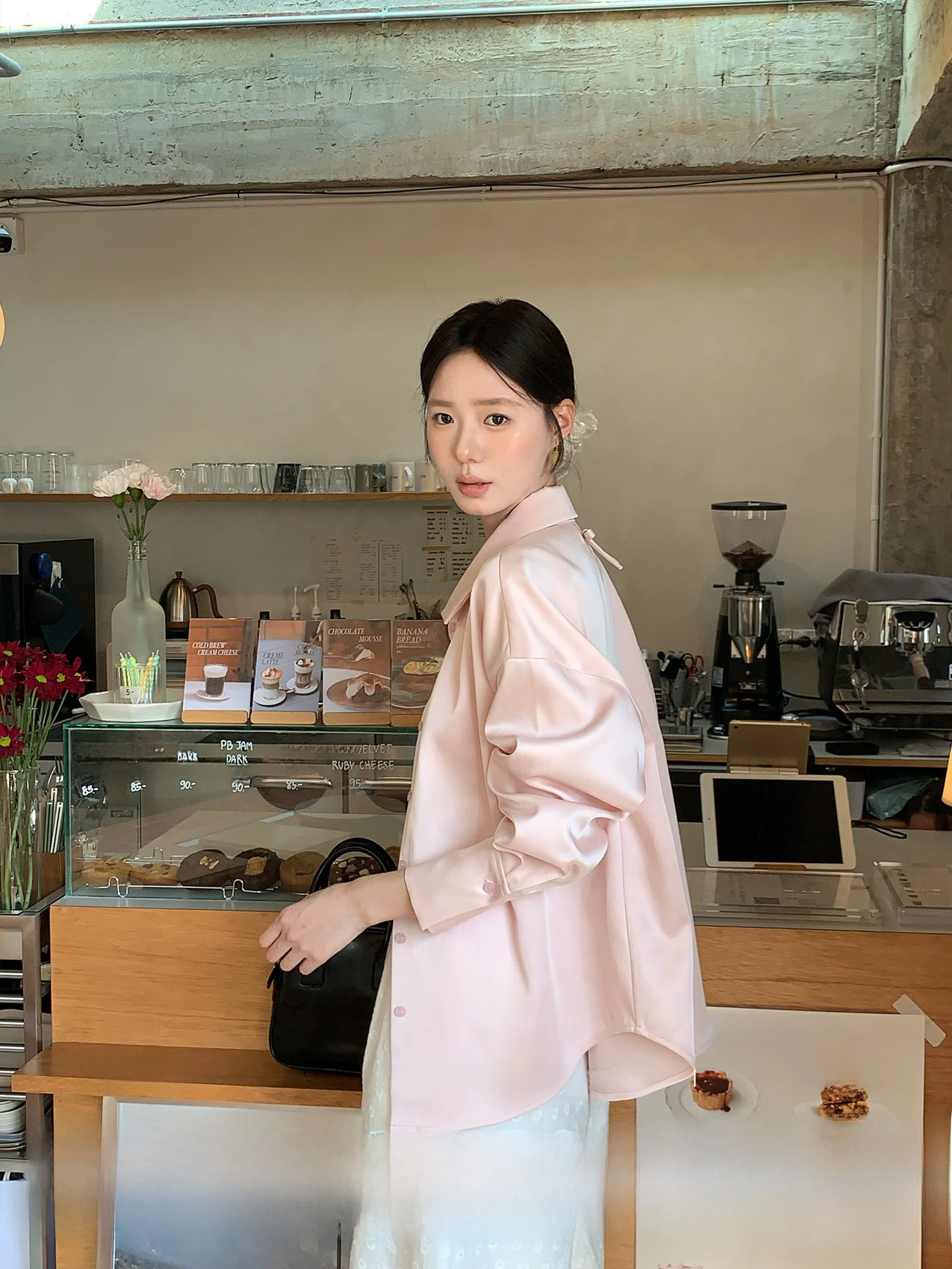 

Sakura Season Large Flower Long Sleeve Commute Date Shirt Peach Oolong Powder Business Style Women's Polyester Blend Shirt