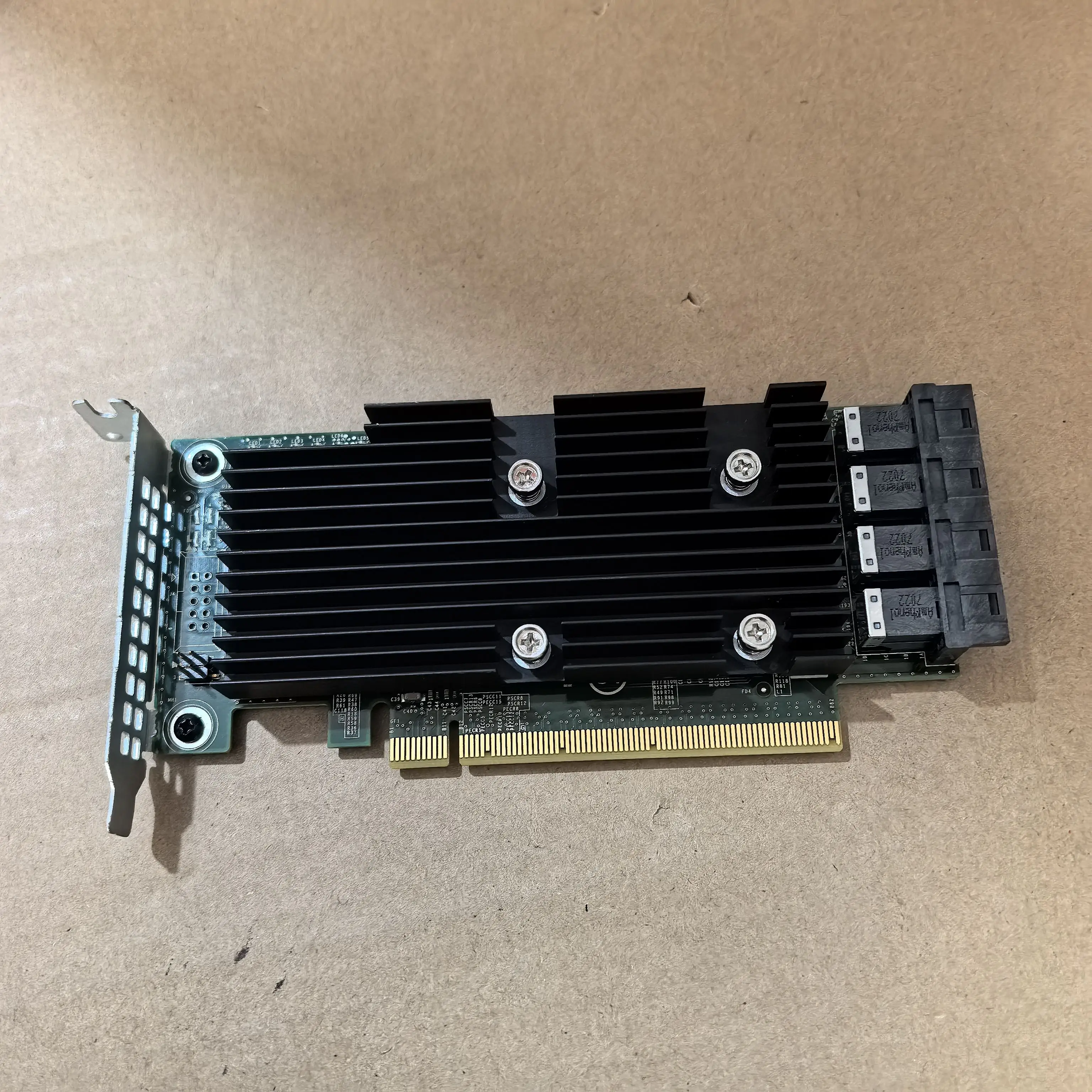 

For R630 R730 R930 SAS RAID NVME U. 2 12GB Extended Channel Card GY1TD
