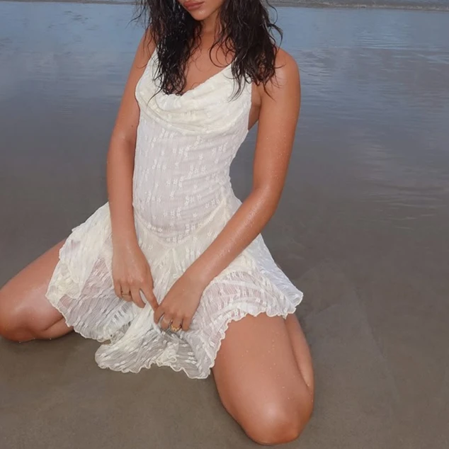 ملابس نسائية صيفية جديدة على الطراز الأوروبي والأمريكي لعام 2025 ، فستان مثير للفتيات مثير من الدانتيل شفاف برقبة رسن بدون ظهر