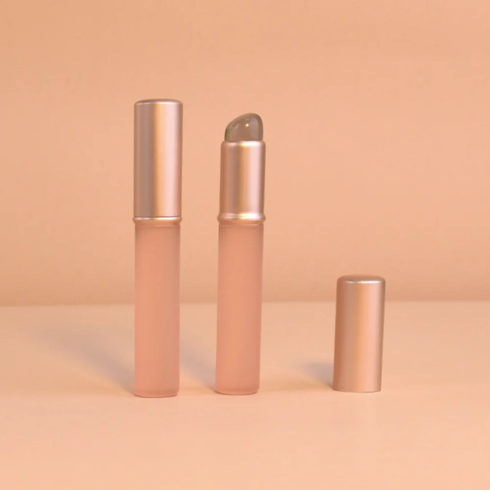 

Soft Round Head Lip Brush Silicone with Protect Cap Lipstick Smudge Brush Dustproof No Lip Lines Fingertips Brush Makeup Brush