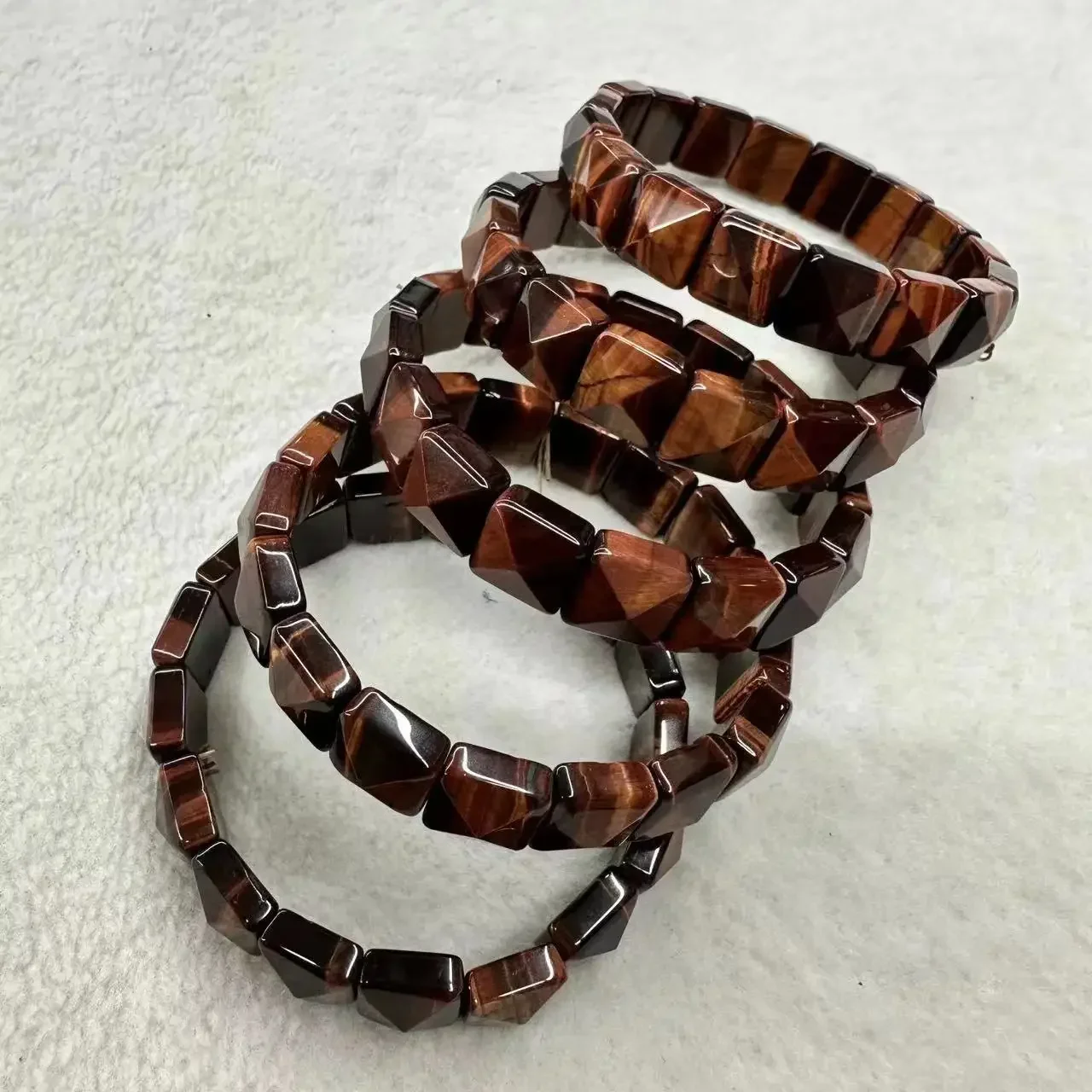 

Натуральный натуральный красный тигровый глаз 12 × 12 мм, модный эластичный браслет с подвесным камнем, высококачественный драгоценный камень Ювелирные изделия в подарок оптом